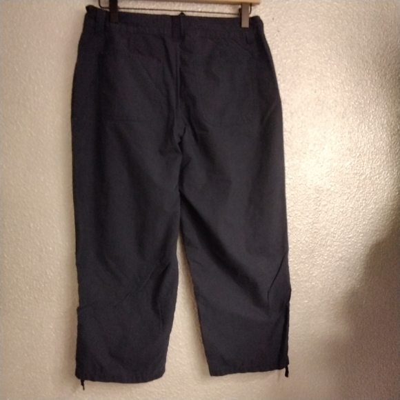 Women's Gloria Vanderbilt Crop Pants    Size 6 - Picture 2 of 5